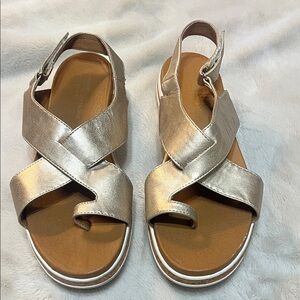 Adrienne Vittadini Gold Crisscross Sandals Size 10